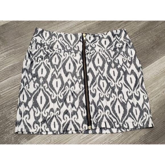 Black & White Unique Design Front Zip Up Mini Skirt w. Pockets | Size Medium - Picture 9 of 9